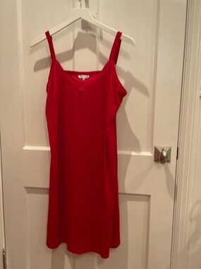 Estelle red opaque slip, 1x